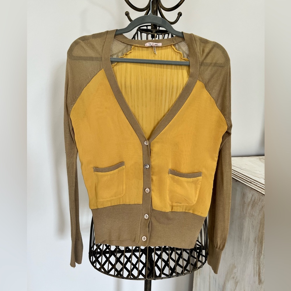 Color contrasted cardigan-lightweight